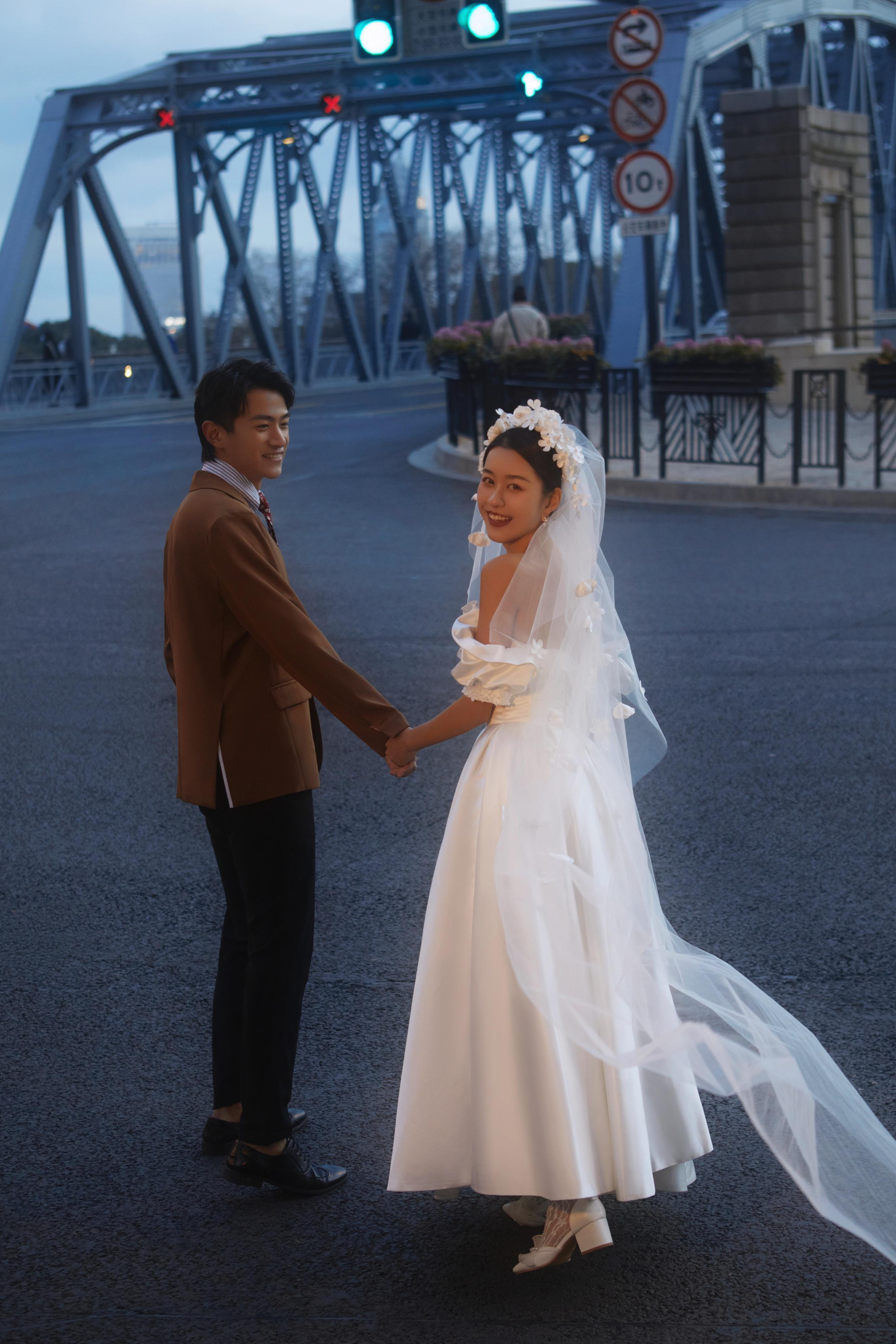 上海哪里拍婚纱比较好(深扒上海婚纱摄影工作室!到底上海婚纱照哪家性价比高)(图2) 上海哪里拍婚纱比较好(深扒上海婚纱摄影工作室!到底上海婚纱照哪家性价比高)(图2)