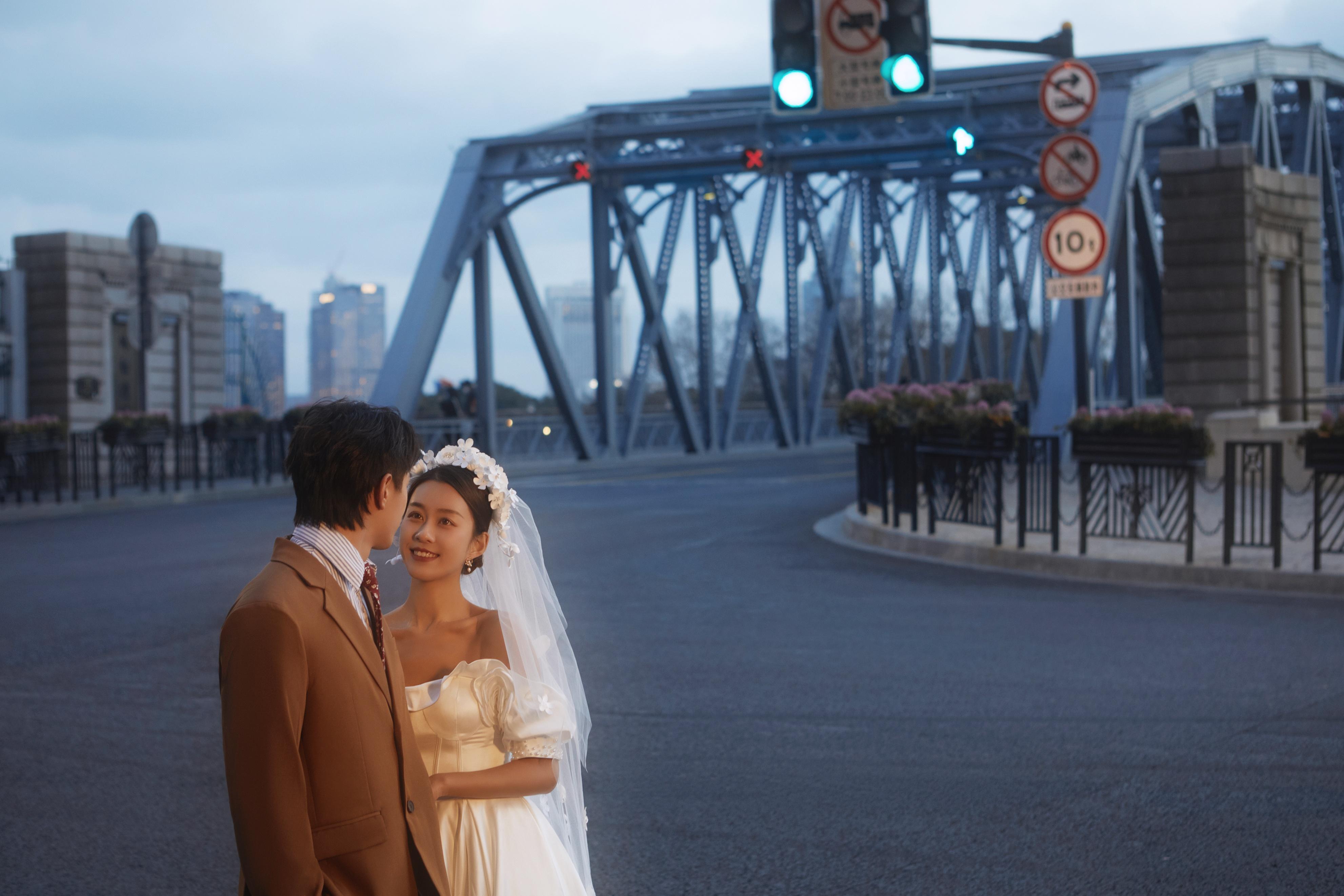 上海哪里拍婚纱比较好(深扒上海婚纱摄影工作室!到底上海婚纱照哪家性价比高)(图4) 上海哪里拍婚纱比较好(深扒上海婚纱摄影工作室!到底上海婚纱照哪家性价比高)(图4)