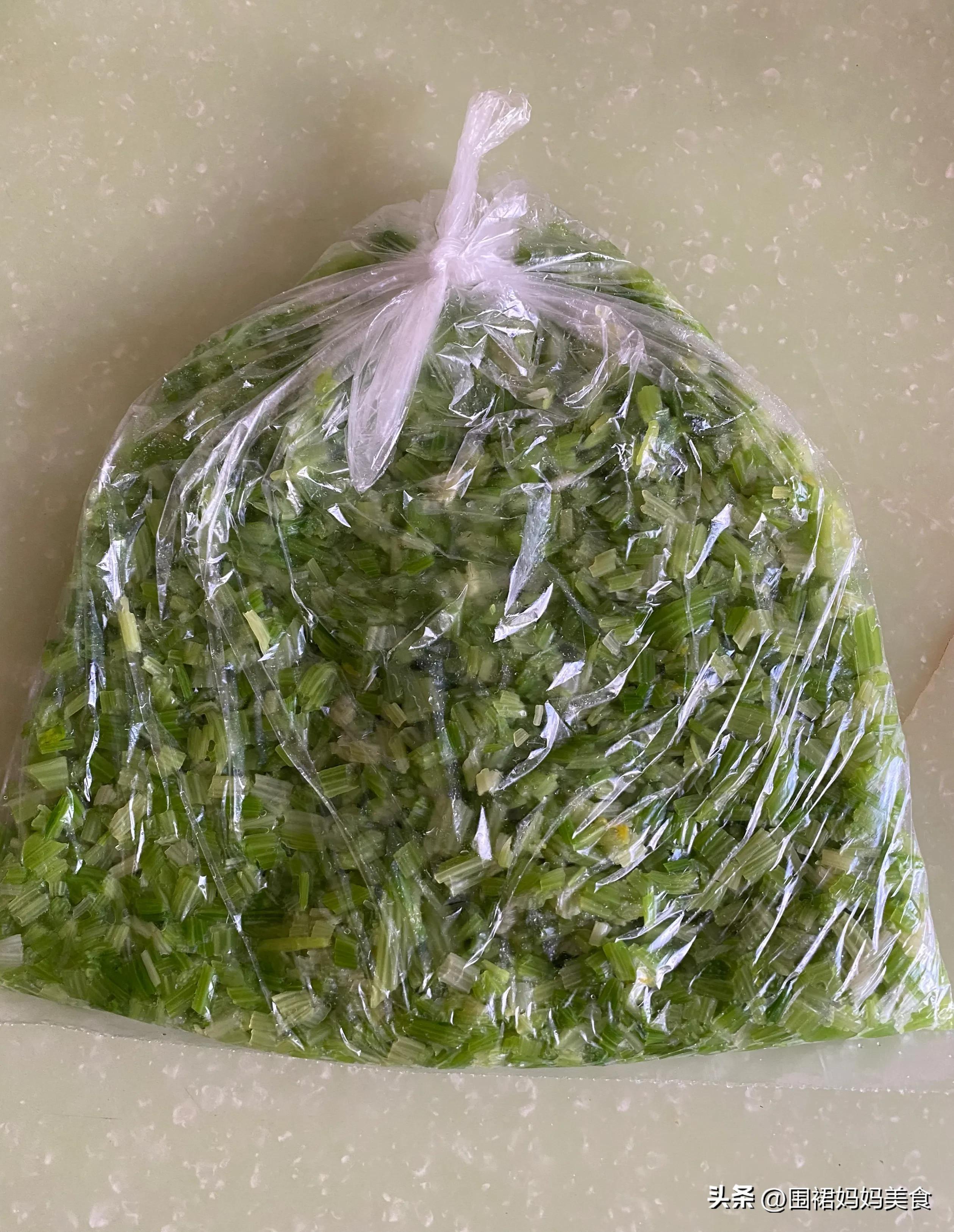 怎样储存芹菜(担心静默囤蔬菜,芹菜像我这样保存,3个月都不会坏,吃着也方便)(图16) 怎样储存芹菜(担心静默囤蔬菜,芹菜像我这样保存,3个月都不会坏,吃着也方便)(图16)