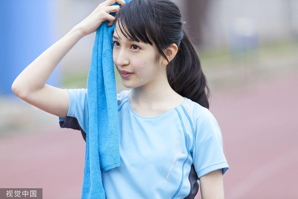喝含有维生素c的水有什么好处(“毒五月”流汗多消耗大,5款“维C”茶换着喝,补水消暑好处多)(图1) 喝含有维生素c的水有什么好处(“毒五月”流汗多消耗大,5款“维C”茶换着喝,补水消暑好处多)(图1)