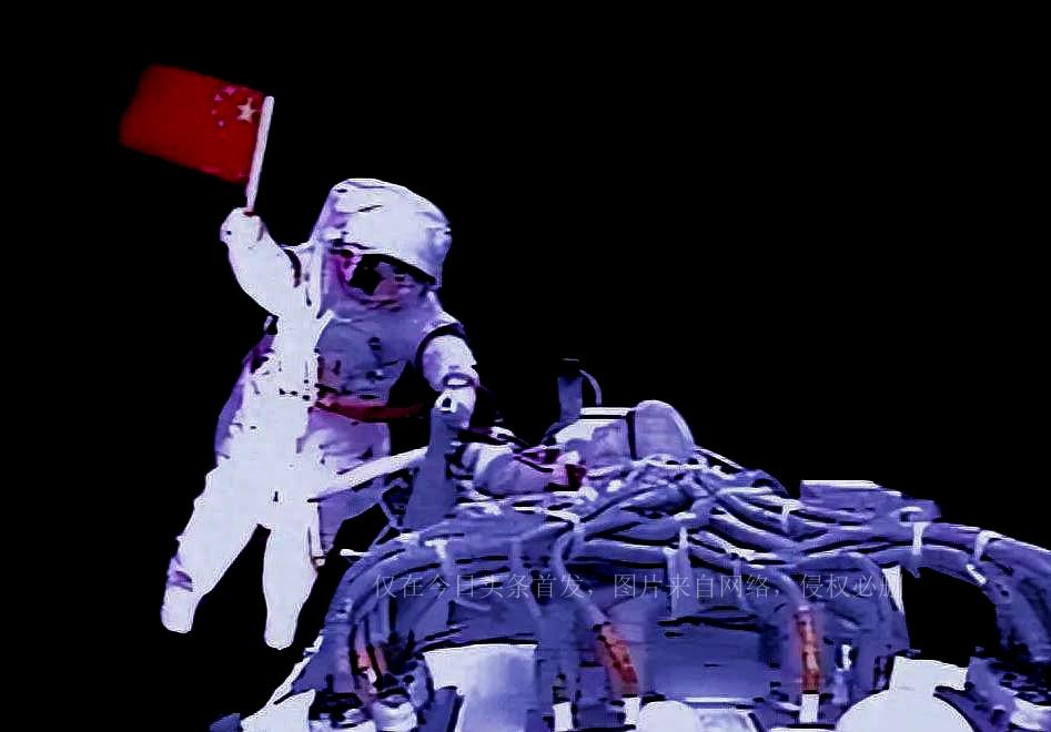 刘洋的军衔为啥那么低(晋升的步伐越来越近:陈冬、刘洋、邓清明、王亚平配得上飞天将军)(图3) 刘洋的军衔为啥那么低(晋升的步伐越来越近:陈冬、刘洋、邓清明、王亚平配得上飞天将军)(图3)