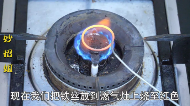 红酒没有开瓶器怎么开(没有开瓶器怎么开红酒?教你一招,不用开瓶器,轻松打开)(图9) 红酒没有开瓶器怎么开(没有开瓶器怎么开红酒?教你一招,不用开瓶器,轻松打开)(图9)