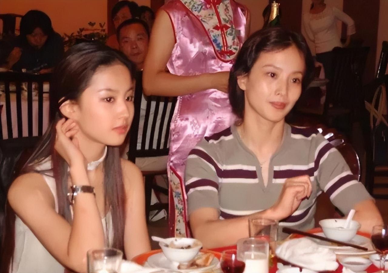 刘亦菲国籍(刘亦菲身为美籍华人,却获中国外交部力挺:她是真正的中华儿女!)(图14) 刘亦菲国籍(刘亦菲身为美籍华人,却获中国外交部力挺:她是真正的中华儿女!)(图14)