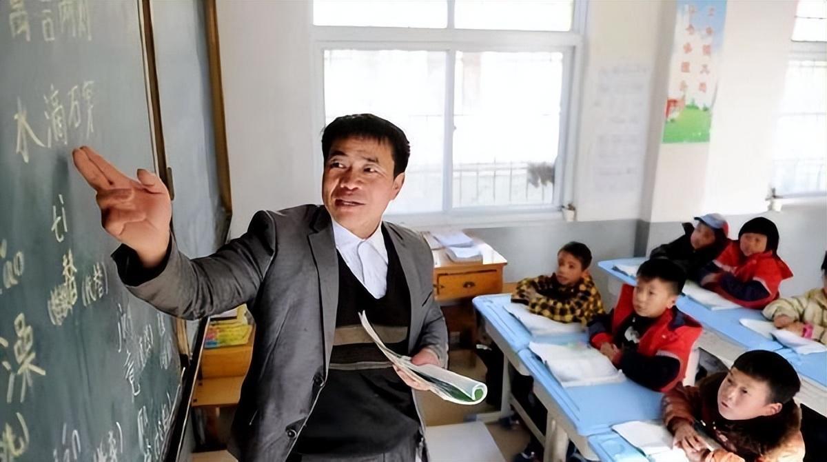 06感动中国十大人物(河南80后校长张玉滚靠一根扁担,山窝里挑出63名大学生,感动中国)(图4) 06感动中国十大人物(河南80后校长张玉滚靠一根扁担,山窝里挑出63名大学生,感动中国)(图4)