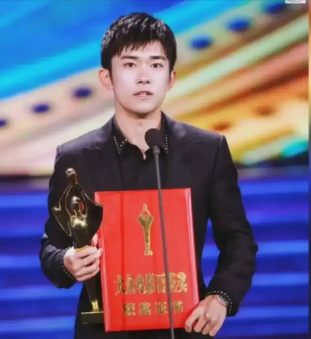 TFBOYS解散了吗(网传TFBOYS十周年演唱会后解散,回顾十年有许多遗憾与矛盾)(图22) TFBOYS解散了吗(网传TFBOYS十周年演唱会后解散,回顾十年有许多遗憾与矛盾)(图22)