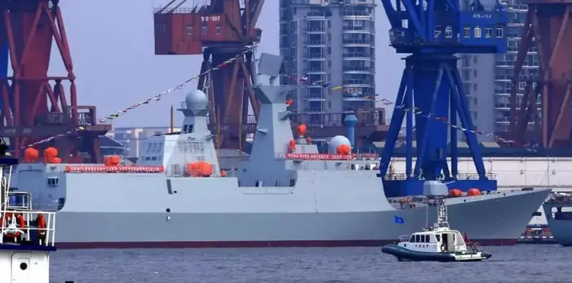 中国海军舰艇大全(2023年中国海军新服役和下水主战舰艇大盘点,列强竟是我自己!)(图4) 中国海军舰艇大全(2023年中国海军新服役和下水主战舰艇大盘点,列强竟是我自己!)(图4)