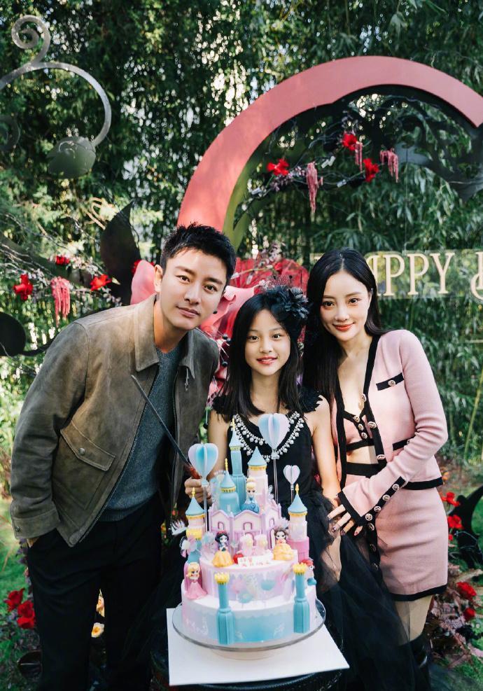 李小璐做头发什么意思(离婚后首次破冰!“做头发”事件近6年,李小璐晒和贾乃亮合照)(图2) 李小璐做头发什么意思(离婚后首次破冰!“做头发”事件近6年,李小璐晒和贾乃亮合照)(图2)