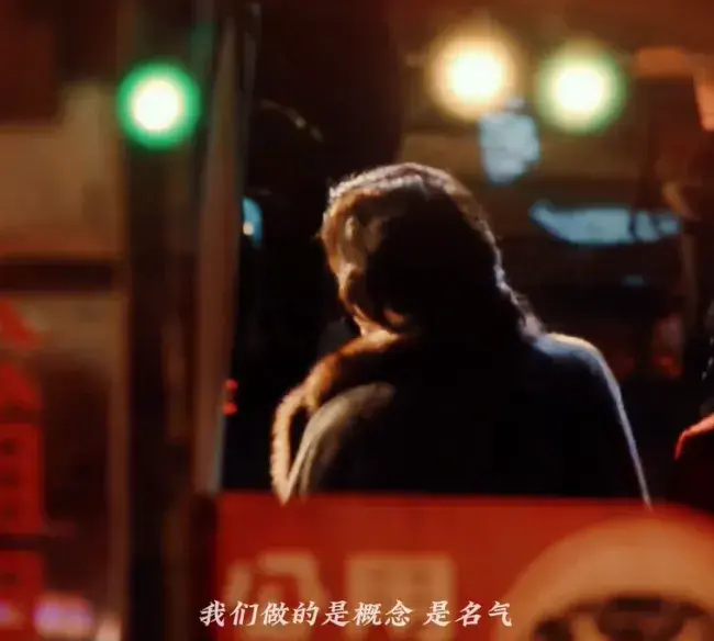 只有郑恺被拍成了东北大姨(郑恺繁花中被爆改成东北大姨曝光:姨系男演员身份引发舆论热议)(图6) 只有郑恺被拍成了东北大姨(郑恺繁花中被爆改成东北大姨曝光:姨系男演员身份引发舆论热议)(图6)