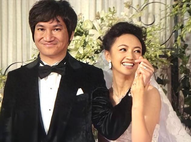 罗海琼的老公华谊总裁(罗海琼:37岁嫁给华谊总裁,婚后连生两女,如今一家四口其乐融融)(图1) 罗海琼的老公华谊总裁(罗海琼:37岁嫁给华谊总裁,婚后连生两女,如今一家四口其乐融融)(图1)