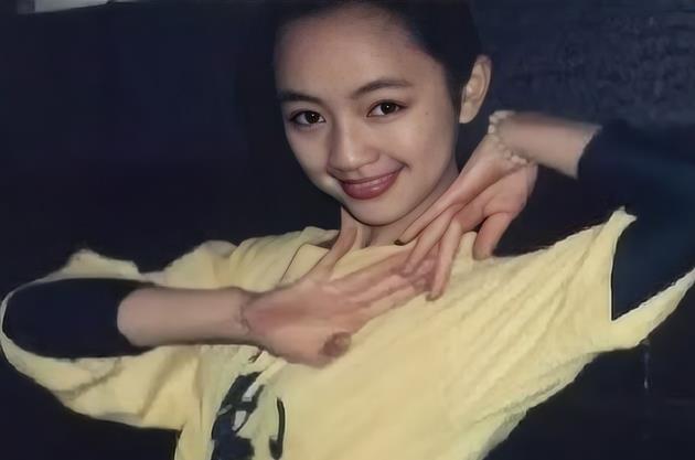 罗海琼的老公华谊总裁(罗海琼:37岁嫁给华谊总裁,婚后连生两女,如今一家四口其乐融融)(图5) 罗海琼的老公华谊总裁(罗海琼:37岁嫁给华谊总裁,婚后连生两女,如今一家四口其乐融融)(图5)