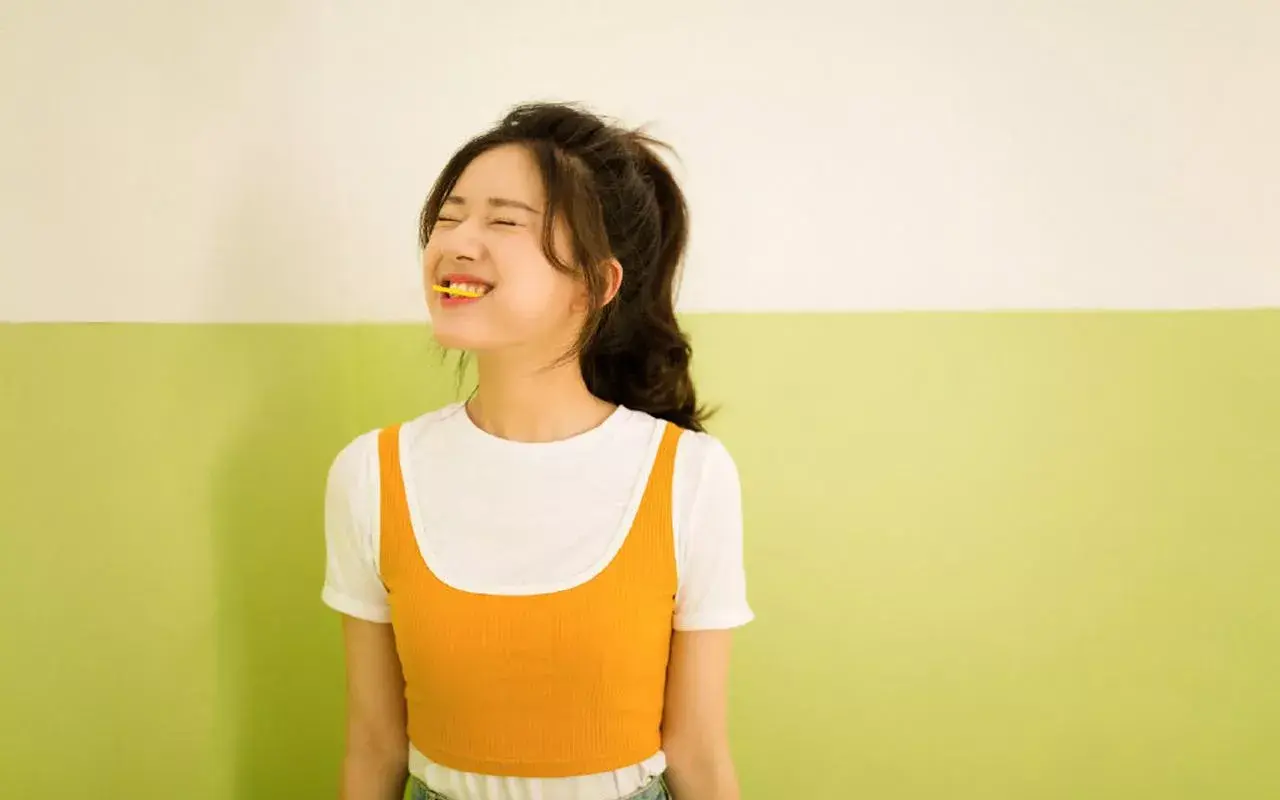 赵露思上台忘脱毛衣(赵露思上台忘记脱毛衣:一次意外的反思)(图3) 赵露思上台忘脱毛衣(赵露思上台忘记脱毛衣:一次意外的反思)(图3)