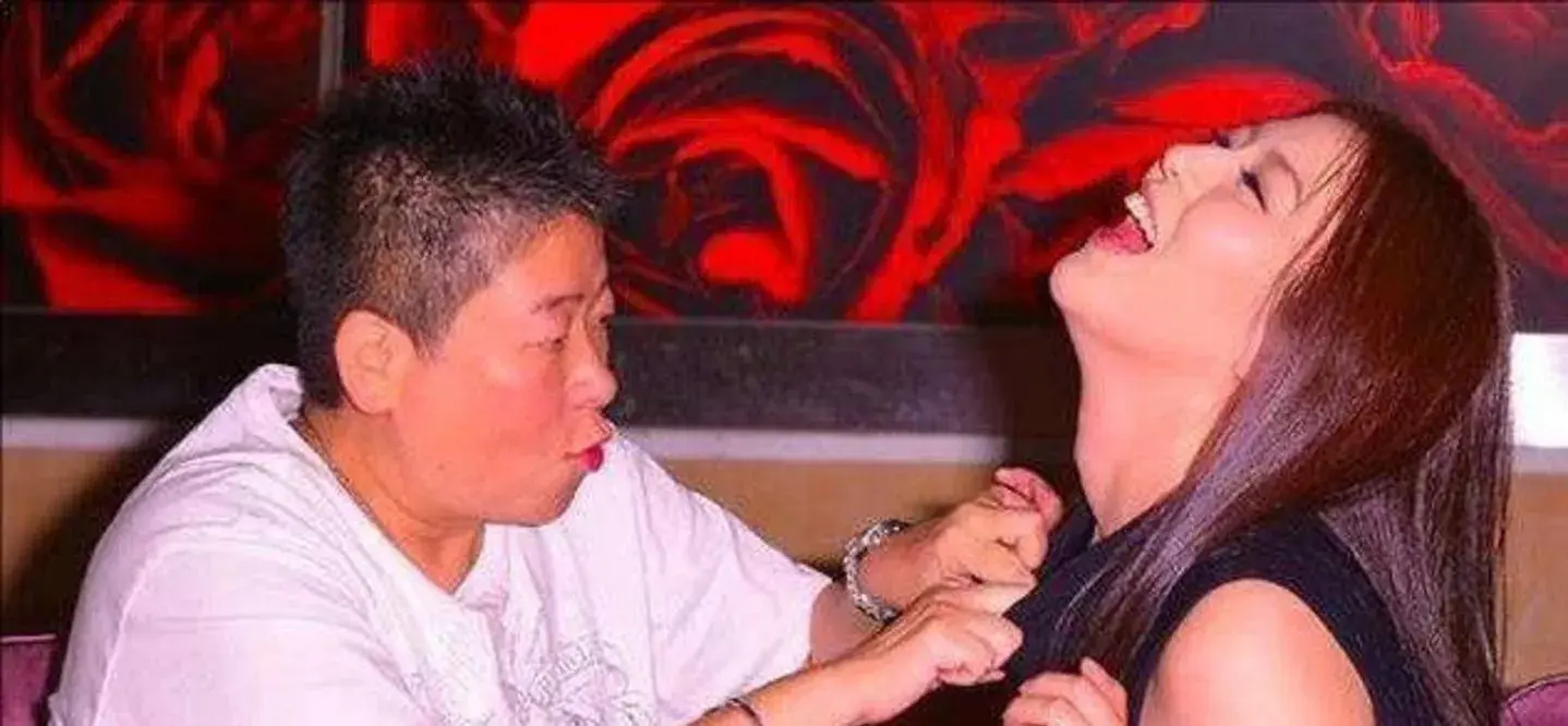 陈惠敏与陈慧琳的关系(娱乐圈不怕潜规则的四位女星!最后一位,实属有点想不到~)(图1) 陈惠敏与陈慧琳的关系(娱乐圈不怕潜规则的四位女星!最后一位,实属有点想不到~)(图1)