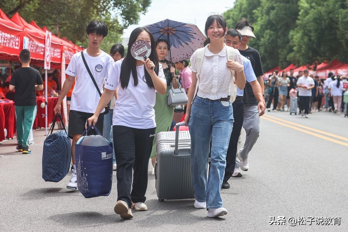 高考605分能上什么大学(605分,南昌大学和福州大学,都是211大学,选择哪个更好一些)(图2) 高考605分能上什么大学(605分,南昌大学和福州大学,都是211大学,选择哪个更好一些)(图2)