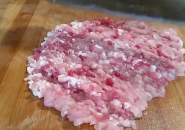 肉丸的制作方法和配方(肉丸子正宗的做法,详细配方告诉你,全家都爱吃,连汤都不剩!)(图1) 肉丸的制作方法和配方(肉丸子正宗的做法,详细配方告诉你,全家都爱吃,连汤都不剩!)(图1)