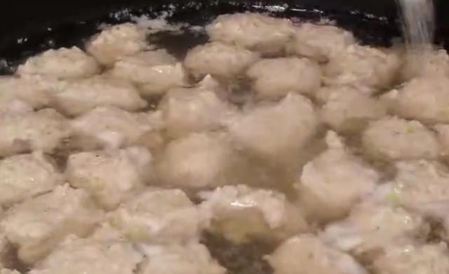 肉丸的制作方法和配方(肉丸子正宗的做法,详细配方告诉你,全家都爱吃,连汤都不剩!)(图6) 肉丸的制作方法和配方(肉丸子正宗的做法,详细配方告诉你,全家都爱吃,连汤都不剩!)(图6)