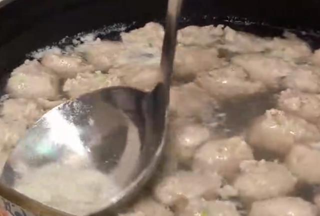 肉丸的制作方法和配方(肉丸子正宗的做法,详细配方告诉你,全家都爱吃,连汤都不剩!)(图5) 肉丸的制作方法和配方(肉丸子正宗的做法,详细配方告诉你,全家都爱吃,连汤都不剩!)(图5)