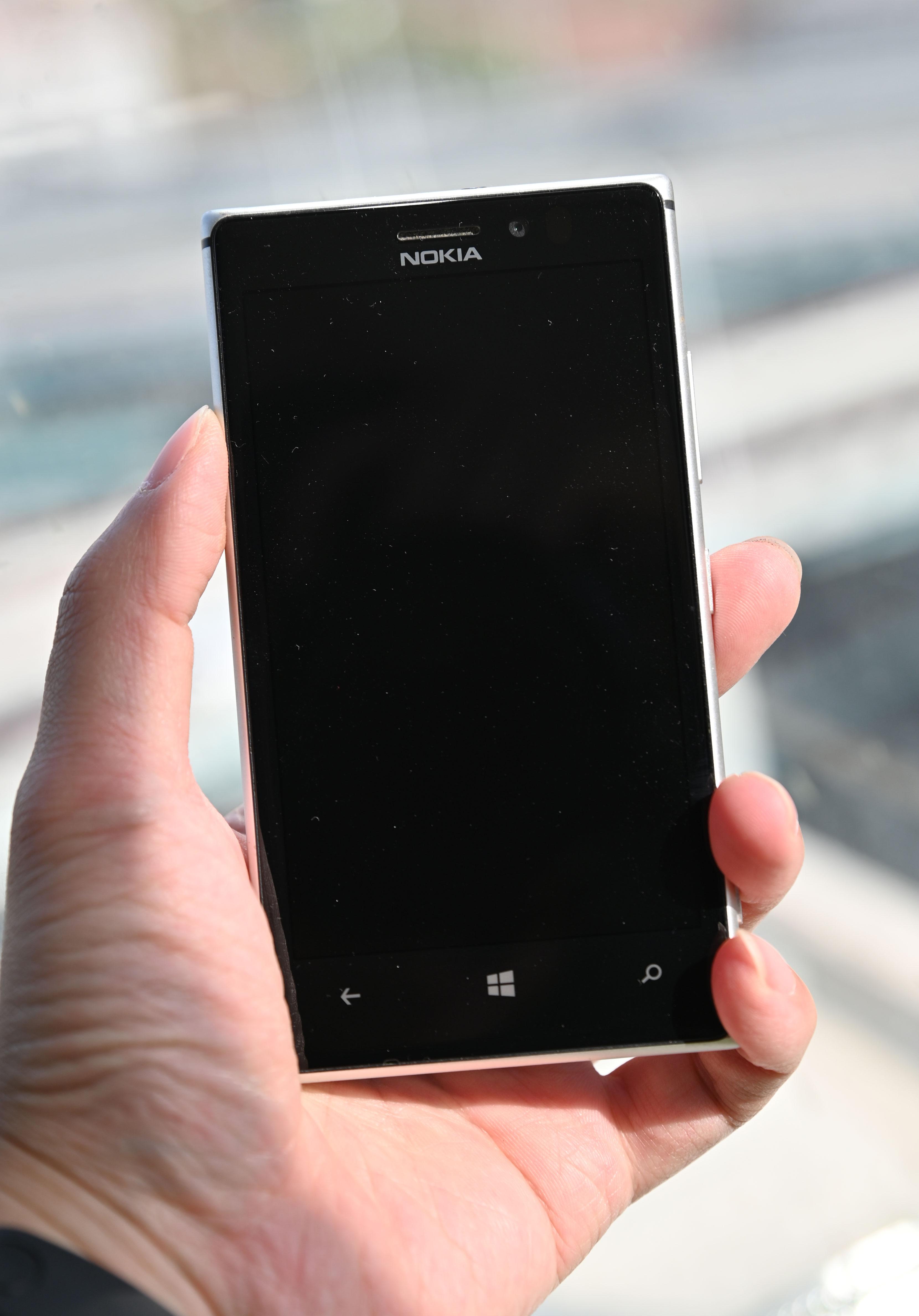 诺基亚925现在还能用吗(3G时代最后的荣光——诺基亚Lumia925)(图1) 诺基亚925现在还能用吗(3G时代最后的荣光——诺基亚Lumia925)(图1)