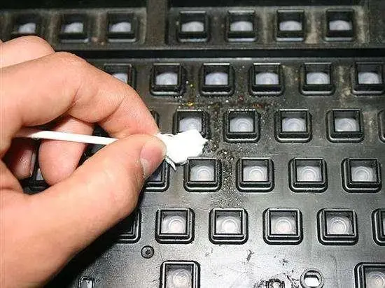 雷蛇鼠标右键失灵怎么修(鼠标坏了自己在家如何动手修?自己动手,修理鼠标的步骤!)(图9) 雷蛇鼠标右键失灵怎么修(鼠标坏了自己在家如何动手修?自己动手,修理鼠标的步骤!)(图9)