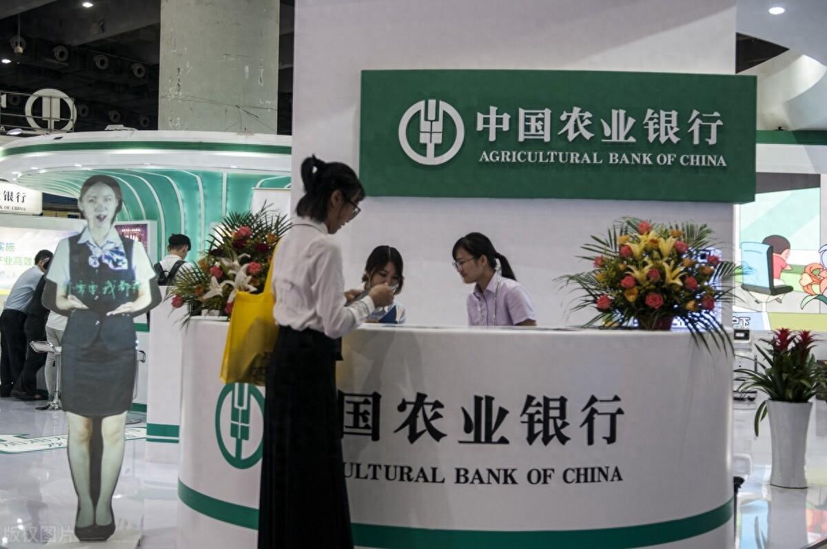 国债与定期存款哪个更安全(银行人告诉你,这2种存钱方式,比定期存款还安全,你都知道吗)(图1) 国债与定期存款哪个更安全(银行人告诉你,这2种存钱方式,比定期存款还安全,你都知道吗)(图1)