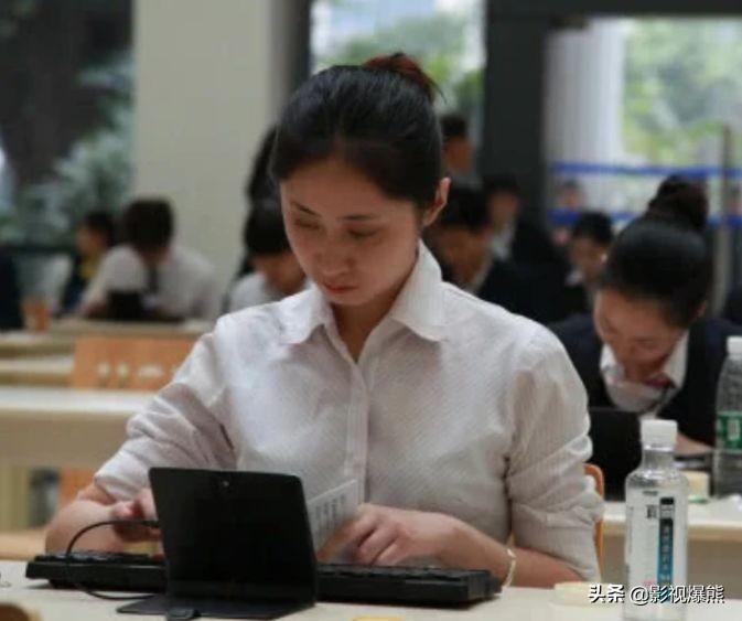 银行女生适合做老婆吗(“男人三不娶,护士幼师银行女”,并非职业歧视,原因很“现实”)(图1) 银行女生适合做老婆吗(“男人三不娶,护士幼师银行女”,并非职业歧视,原因很“现实”)(图1)
